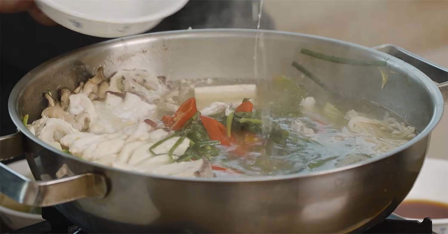 유명 일식 셰프 김민성이 낚시로 잡은 돗돔으로 만든 전골. / '다이와' 유튜브