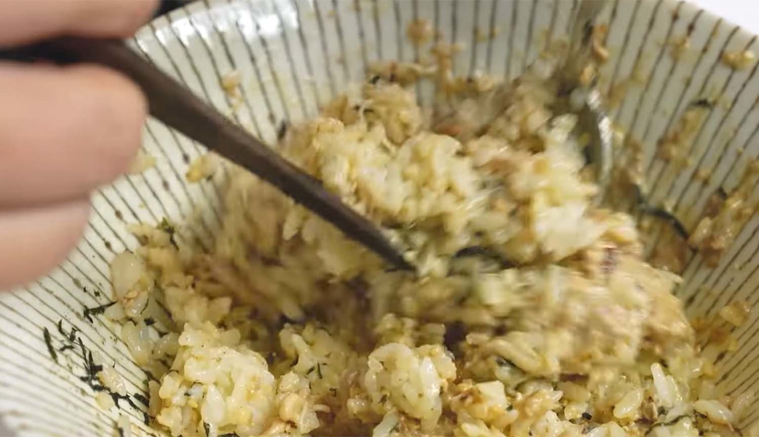 꽃게 내장을넣어 반든 비빔밥. / '입질의추억TV' 유튜브