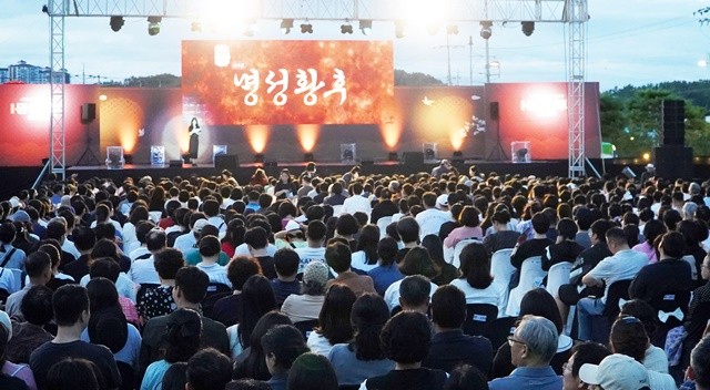 나주문화재단이 13일 옛 화남산업 부지에서 뮤지컬 ‘명성황후 갈라콘서트’를 시민들에게 선보였다