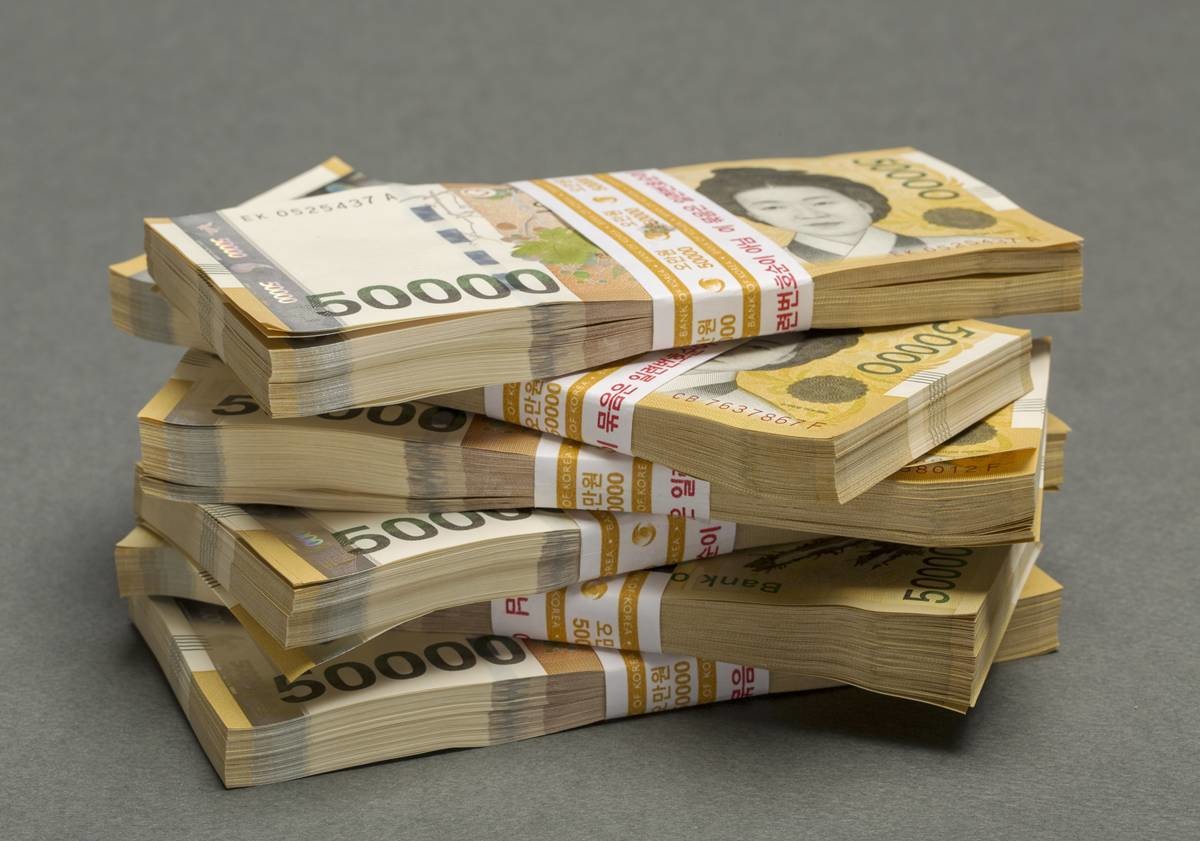현금 지원. 자료 사진 / Stock for you-Shutterstock.com