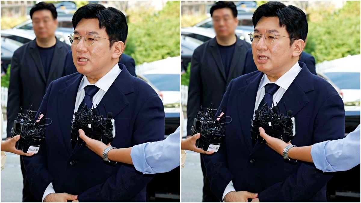 방시혁 하이브 의장이 15일 오전 자본시장법 위반 혐의(사기적 부정거래) 관련 조사를 받기 위해 마포구 서울경찰청 금융범죄수사대에 출석하며 취재진 질문에 답하고 있다. / 뉴스1