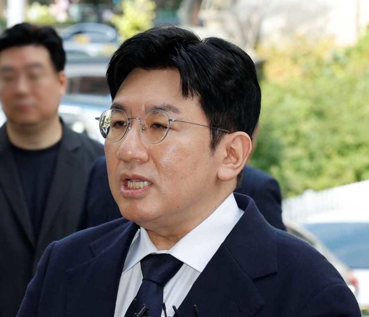 경찰조사 출석하는 방시혁 하이브 의장. / 뉴스1