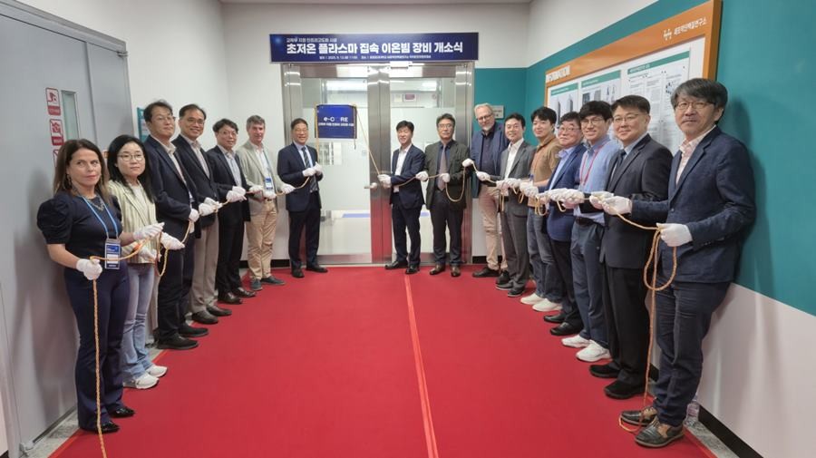지난 12일 세포막단백질연구소에서 열린 국내 최초 ‘초저온 플라즈마 집속 이온빔(CRYO-ET)’ 장비 시설 개소식/포항시