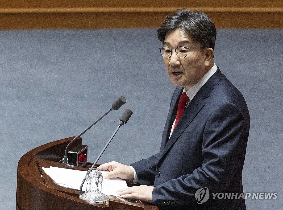 국민의힘 권성동 의원이 지난 11일 국회에서 열린 본회의에서 본인에 대한 체포동의안이 상정되자 신상 발언을 하고 있다 / 연합뉴스