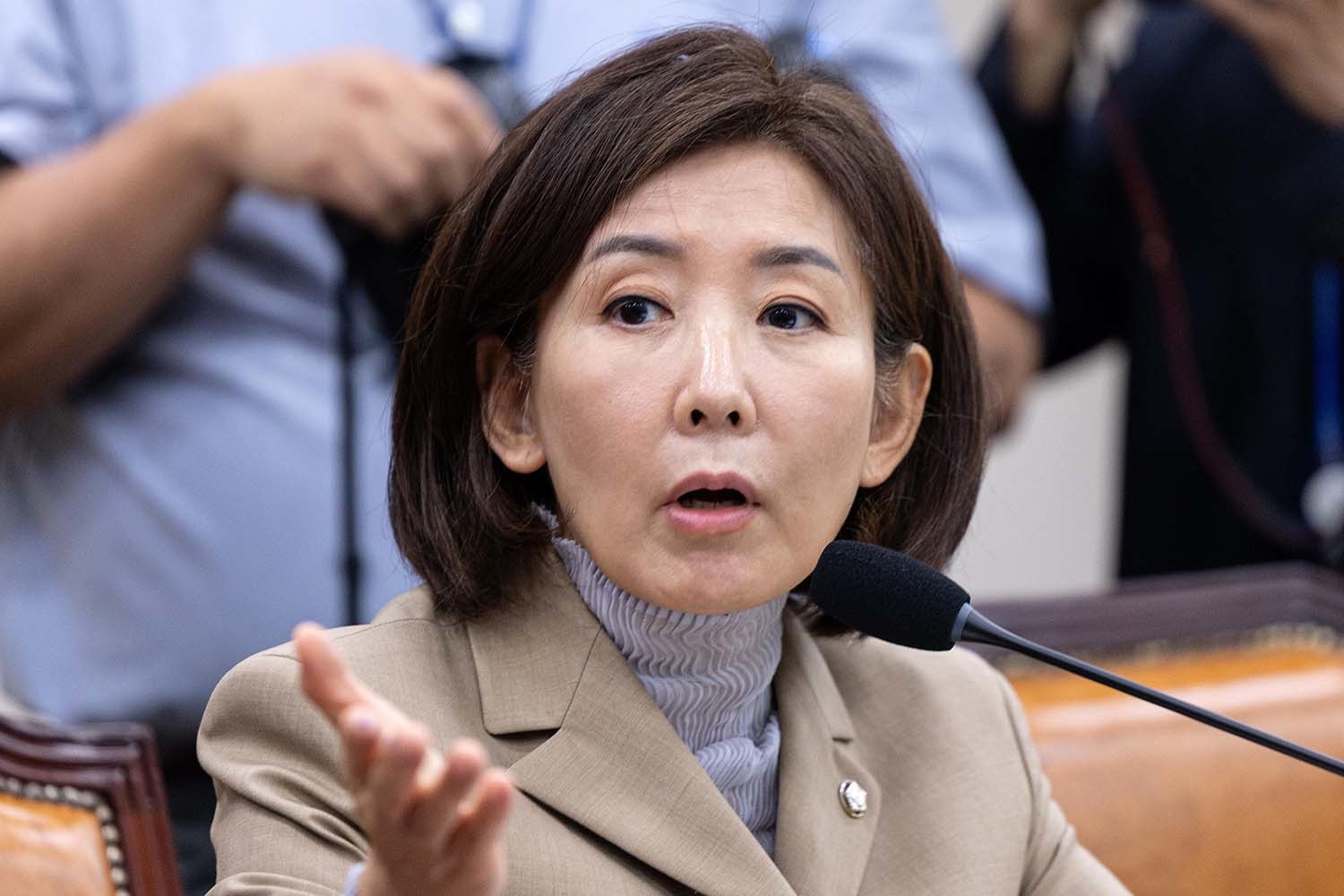 16일 서울 여의도 국회에서 열린 제429회국회(정기회) 법제사법위원회 제4차 전체회의에서 나경원 국민의힘 의원이 의사진행에 관해 항의하고 있다. / 뉴스1