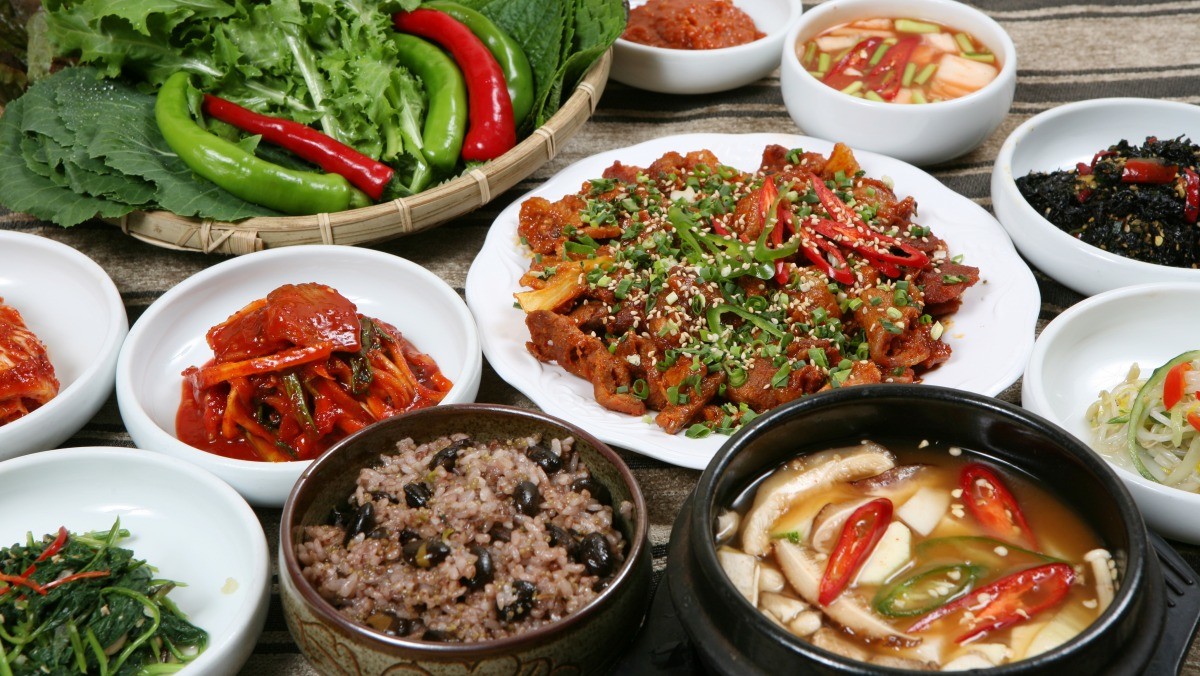 제육쌈밥 / HansPhotoFactory-shutterstock.com