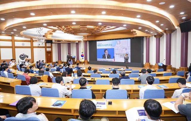 AI모빌리티 신도시 구상 국회 정책토론회가 17일 오전 서울 여의도 국회의원회관 제1소회의실에서 열렸다./광주광역시 제공