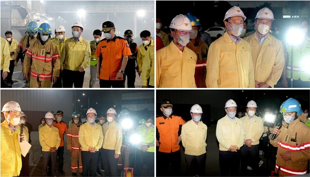 18일 김영록 전라남도지사가 지난 13일 화재가 발생한 광양항 동측배후단지 내 물류창고 현장을 둘러보며 현황을 청취하고 관계자들을 격려하고 있다. / 전남도