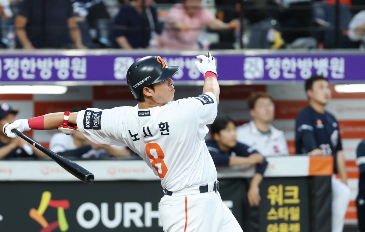 지난 6월 12일 대전 한화생명볼파크에서 열린 '2025 신한 SOL 뱅크 KBO리그' 한화이글스 대 두산베어스 경기에서 한화 노시환이 1회말 동점 2점 홈런을 치고 있다. / 뉴스1