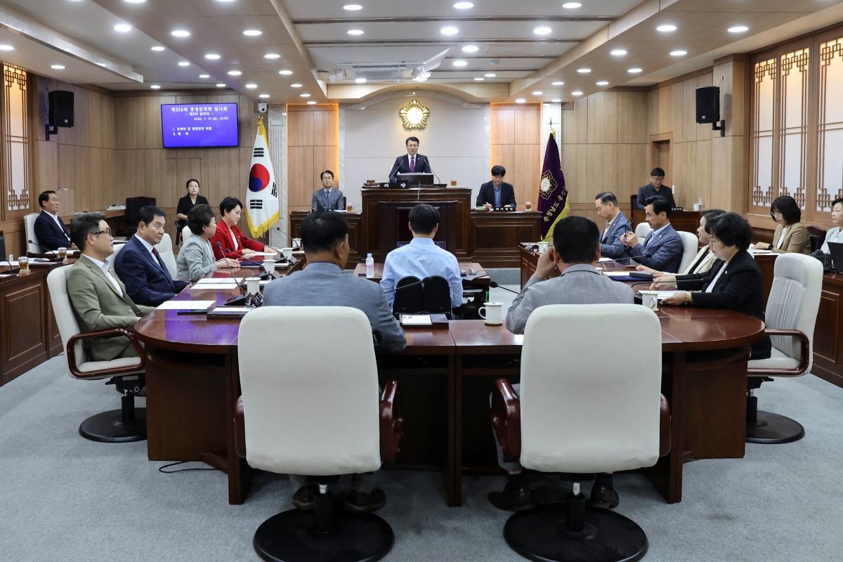 홍성군의회 임시회 폐회식 - 본회의장 / 홍성군의회 제공