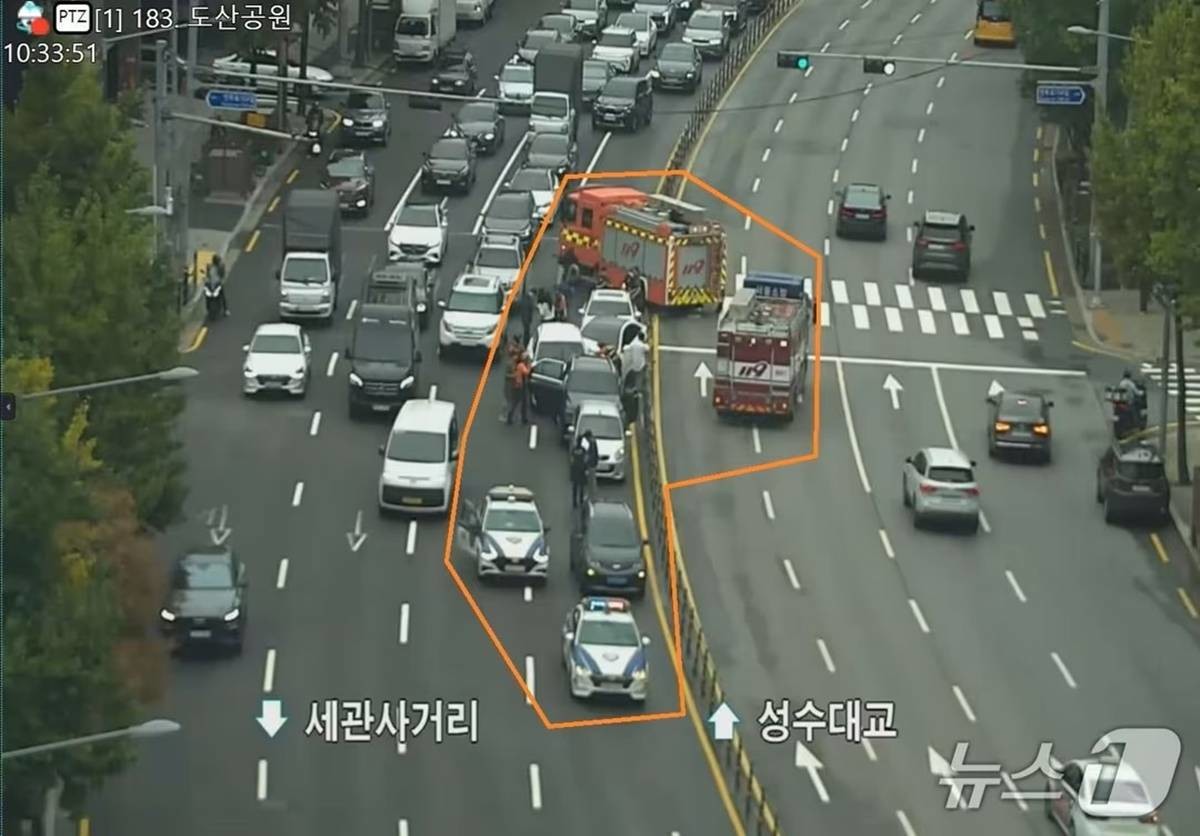도산공원 인근 추돌사고 / 토피스 갈무리, 뉴스1