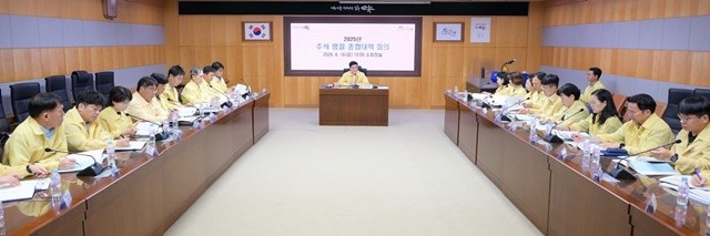 순천시는 19일 시청 회의실에서 '추석 연휴 종합대책 회의'를 열고 분야별 담당 부서장이 참석한 가운데 세부 대책을 점검했다.