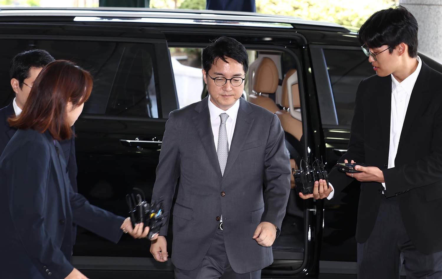 심우정 전 검찰총장이 21일 오전 서울 서초구 서울고등검찰청에 마련된 내란 특검팀(특별검사 조은석) 사무실에 피고발인 신분으로 조사를 받기 위해 출석하고 있다.  / 뉴스1