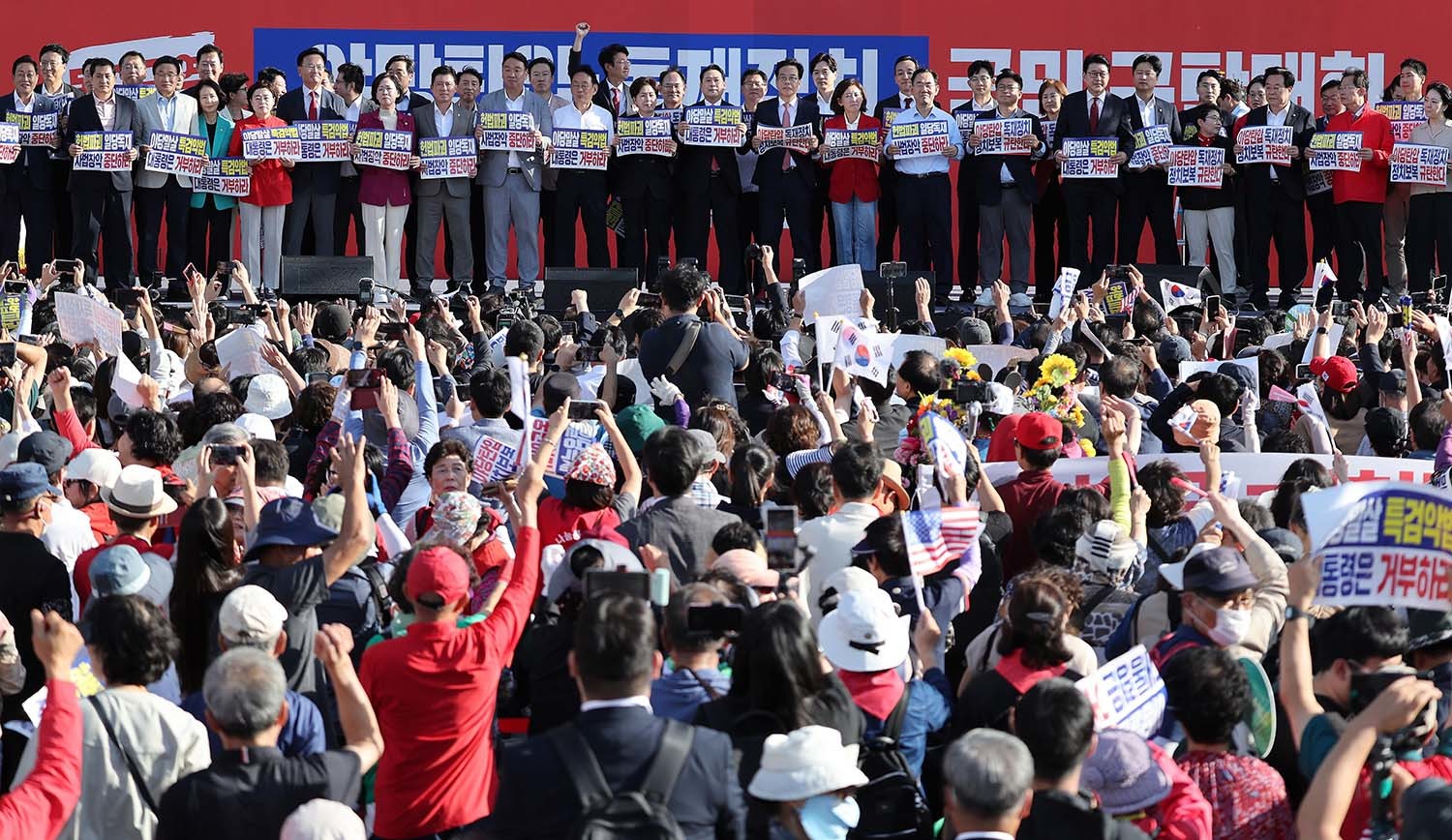 21일 오후 대구 동구 동대구역 광장에서 국민의힘 지도부가 참석한 가운데 '야당탄압·독재정치 국민 규탄대회'가 열리고 있다. / 뉴스1
