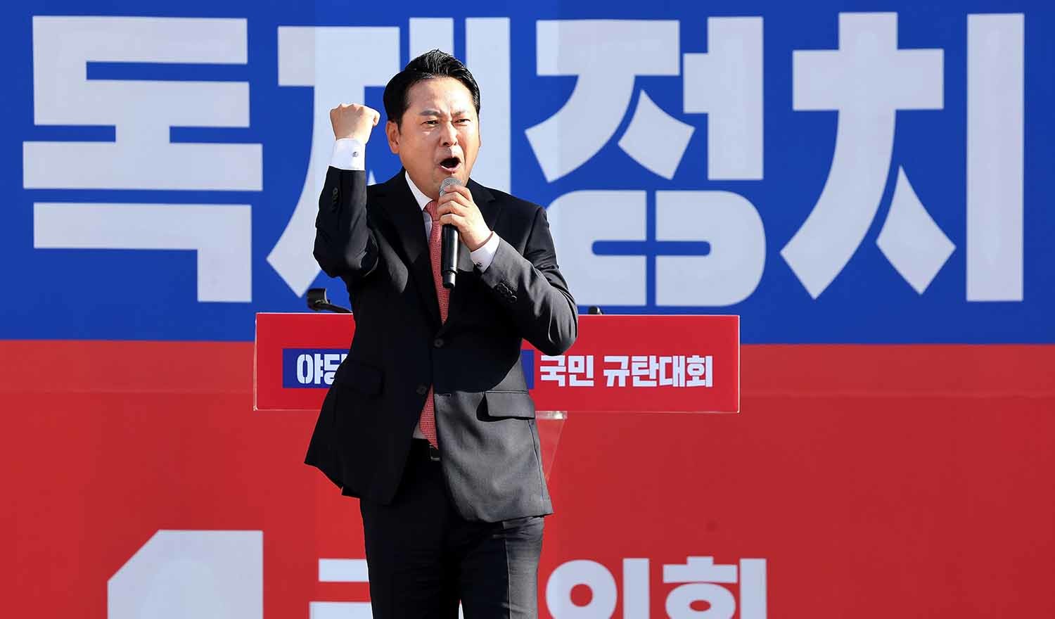 장동혁 국민의힘 대표가 21일 오후 대구 동구 동대구역 광장에서 열린 '야당탄압·독재정치 국민 규탄대회'에서 규탄 발언을 하고 있다.  / 뉴스1