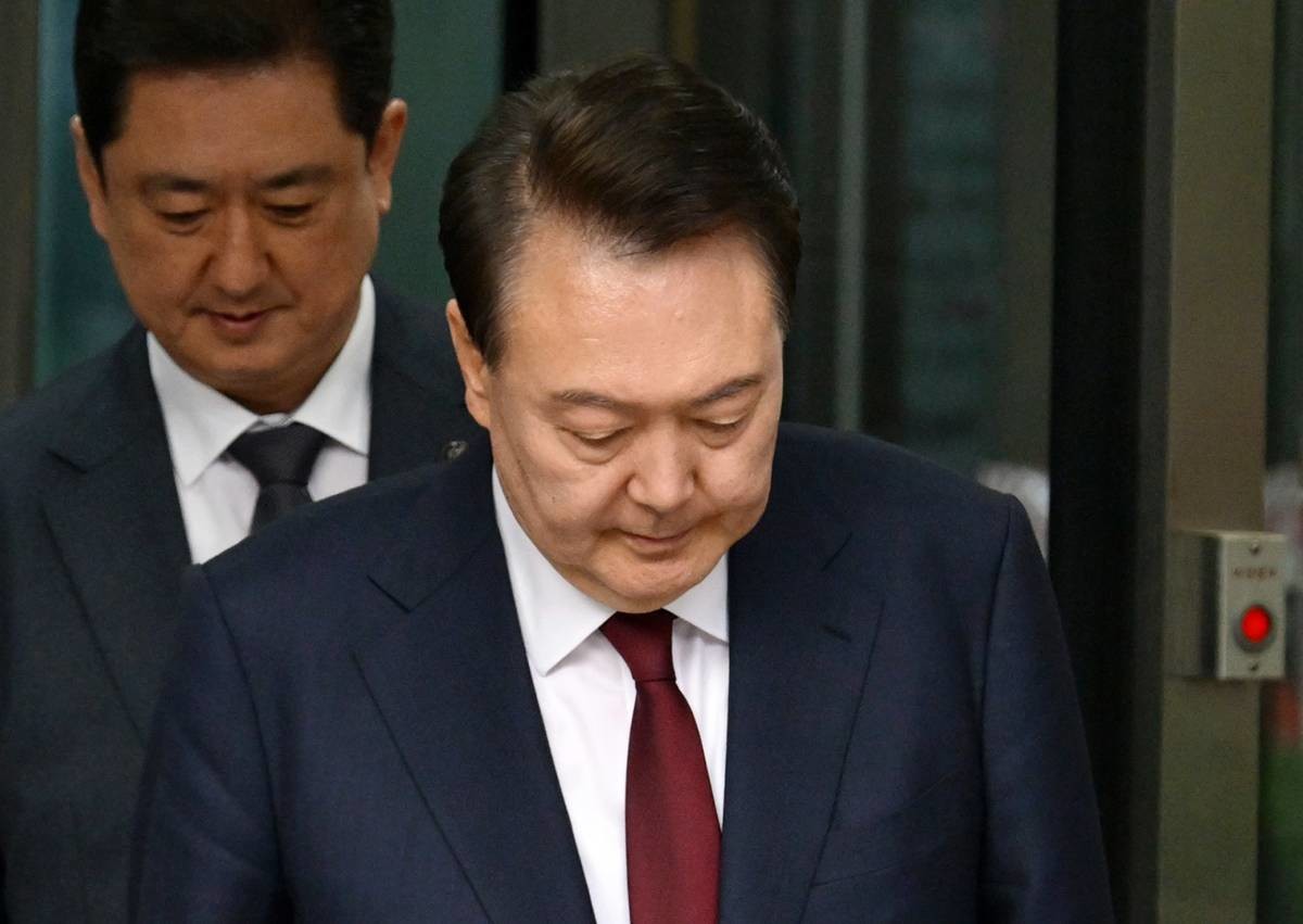 12·3 비상계엄 사태와 관련해 내란 우두머리 혐의 등으로 기소된 윤석열 전 대통령이 지난 5월 12일 서울 서초구 서울중앙지방법원에서 열린 3차 공판을 마친 뒤 법원을 나서고 있다 / 뉴스1
