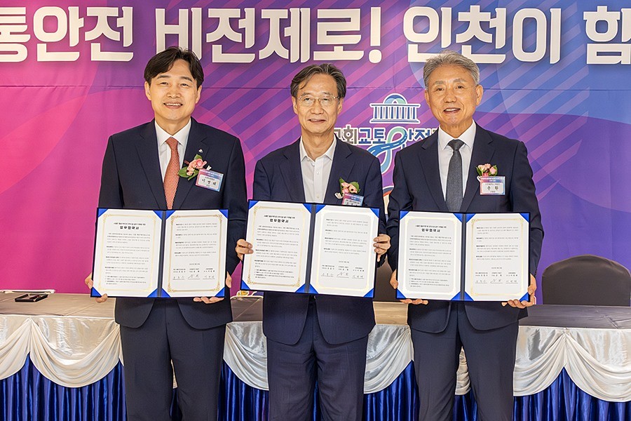 윤환 계양구청장(오른쪽)