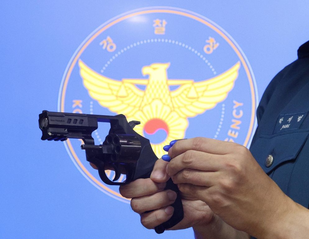 “실탄 2만 발, 사제총 100정 시중 유통”…정부, APEC 앞두고 은폐 의혹 제기. / 뉴스1