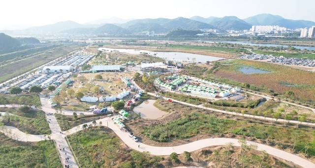 나주시가 10월 8일부터 열리는 ‘2025 나주영산강축제’에서 ‘인공태양 체험부스’를 운영한다. 사진은 ‘2024 나주영산강축제’ 전경