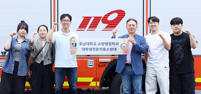 왼쪽부터 조은솔, 고태희 학생, 김용철, 강웅일 교수, 김홍수, 박주현 학생