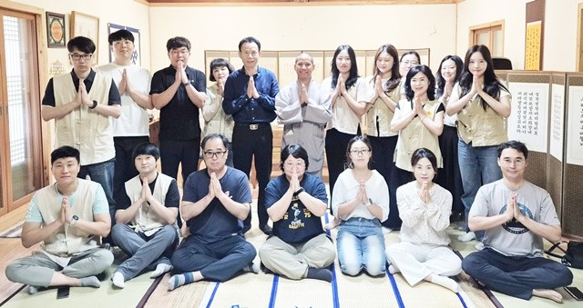 보성군 공직자들이 지역 사찰인 보성 대원사에서“나는 절로, 나를 위한 쉼 「2025 공직자 템플스테이」” 를 통해 자신을 돌아보는 시간을 가졌다.