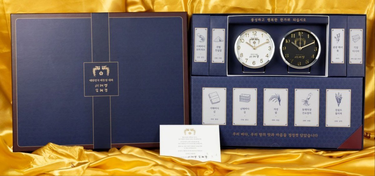 이재명 대통령의 2025년 추석 선물 세트의 모습. / 대통령실 제공-뉴스1