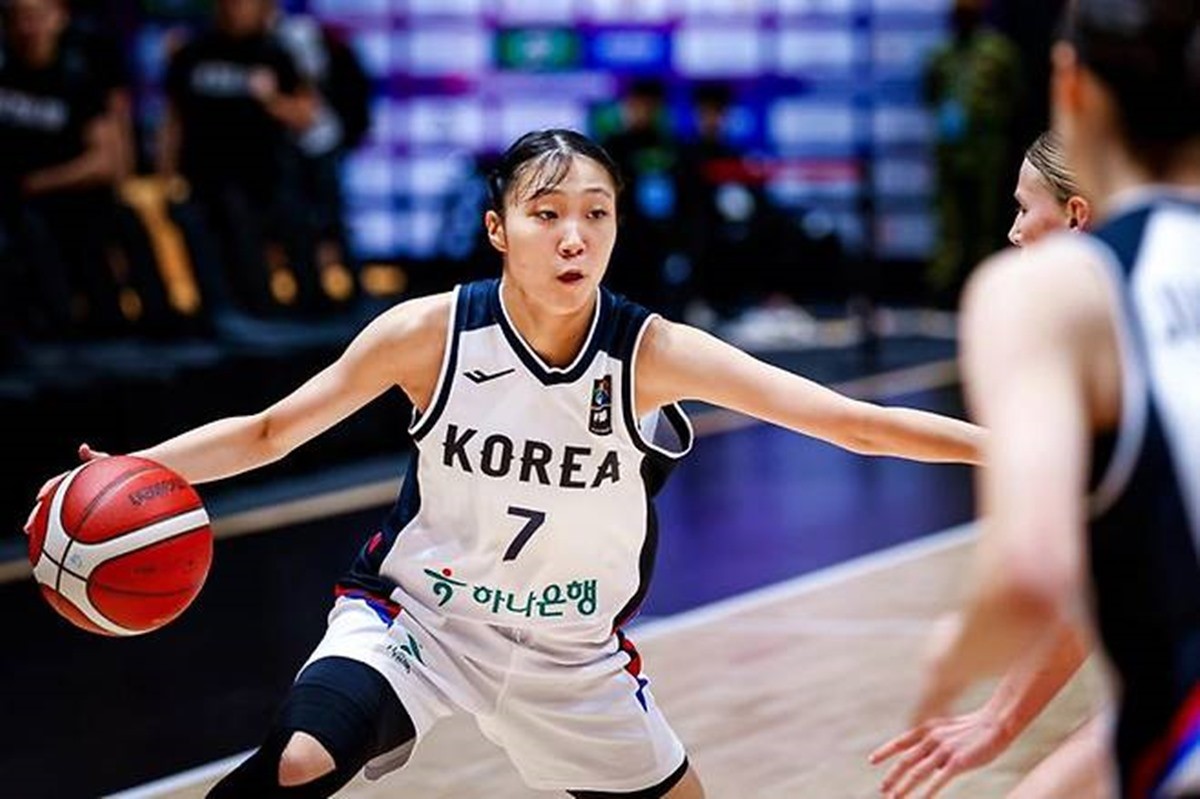 한국 16세 이하(U-16) 여자 농구 대표팀 한예담(춘천여고)이 23일 말레이시아 스름반 아레나에서 열린 2025 국제농구연맹(FIBA) U-16 여자농구 아시아컵 조별리그 A조 2차전 호주전에서 플레이하고 있다.. / 국제농구연맹 홈페이지