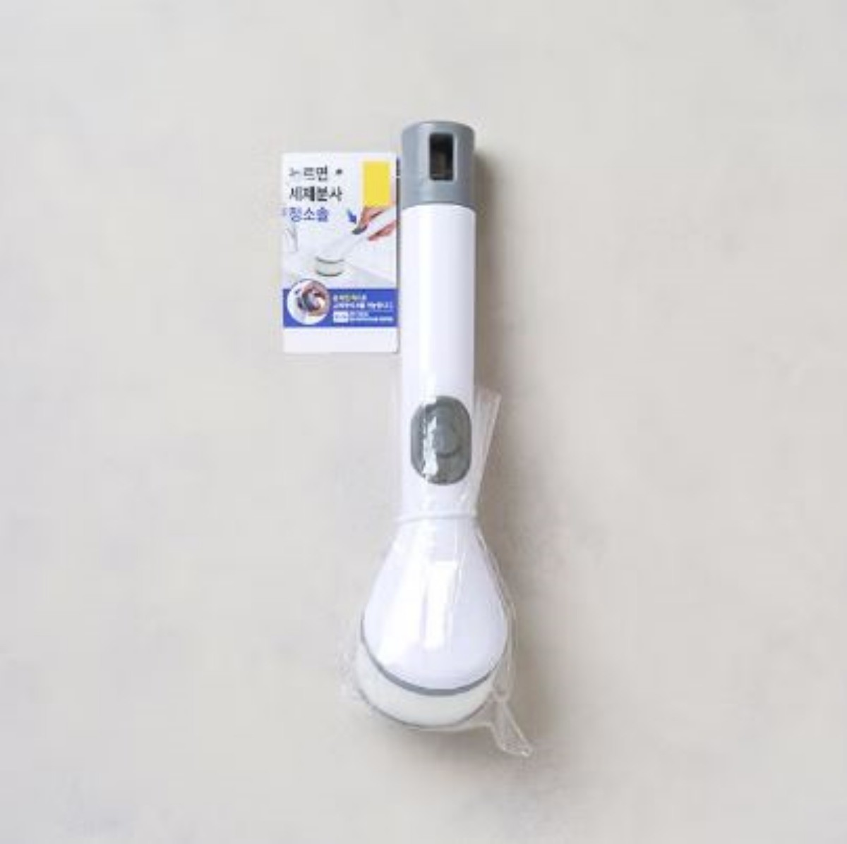 다이소, '헤드 교체 세제 분사 청소 솔' 상품의 모습. / 다이소몰 제공