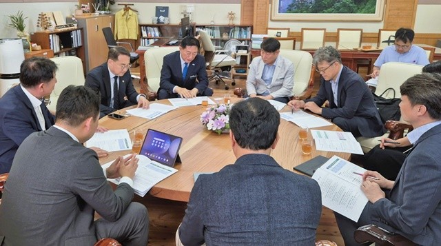 장성군이 22일 김인호 산림청장과 면담을 갖고, 국가사업 추진을 건의했다.
