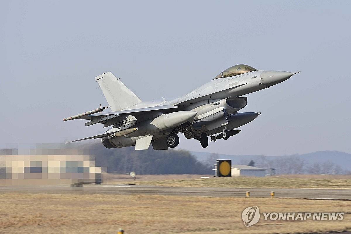 이륙하는 KF-16 / 연합뉴스