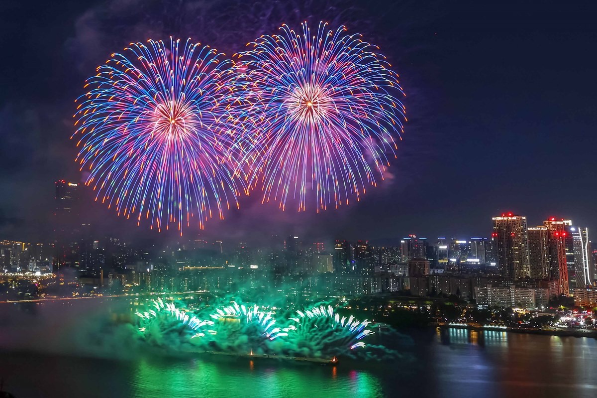 지난해 열린 '2024 서울세계불꽃축제' 모습. 기사 이해를 돕기 위한 자료 사진 / 뉴스1