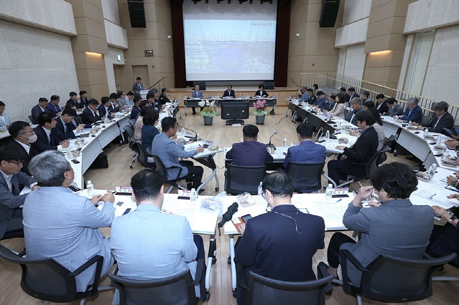 일산서구청 가와지대강장에서 개최한 현장 간부회의 전경(9월 세 번째)