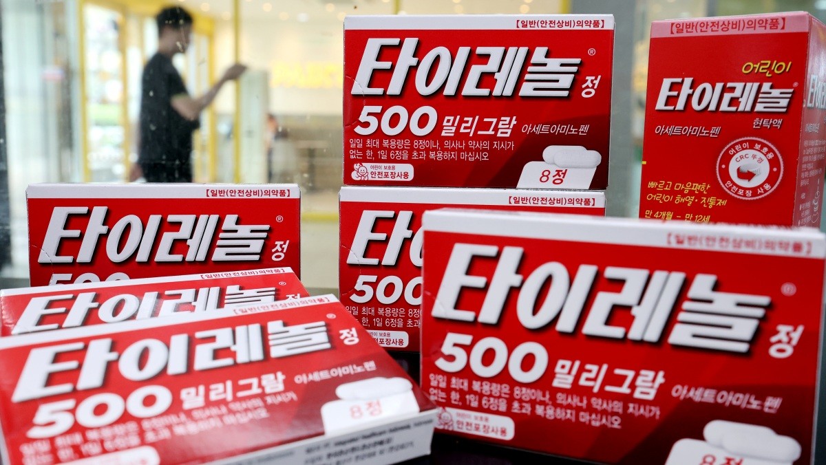 서울 시내 한 편의점에 타이레놀이 진열돼 있다 / 뉴스1