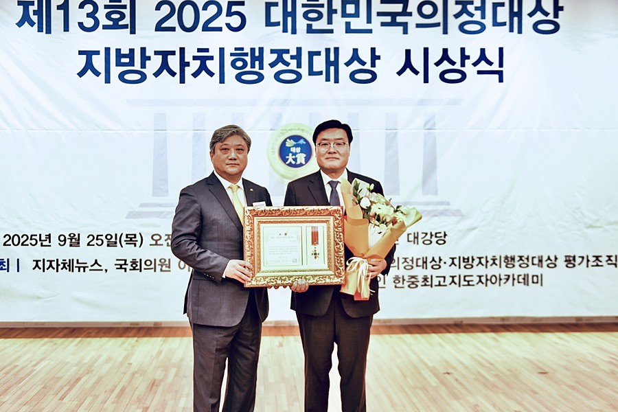 연제창 부의장(오른쪽)