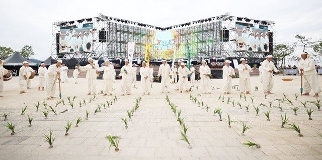 나주시가 오는 10월 9일 ‘2025 나주영산강축제’ 주무대에서 ‘동강봉추들노래’를 시연한다.