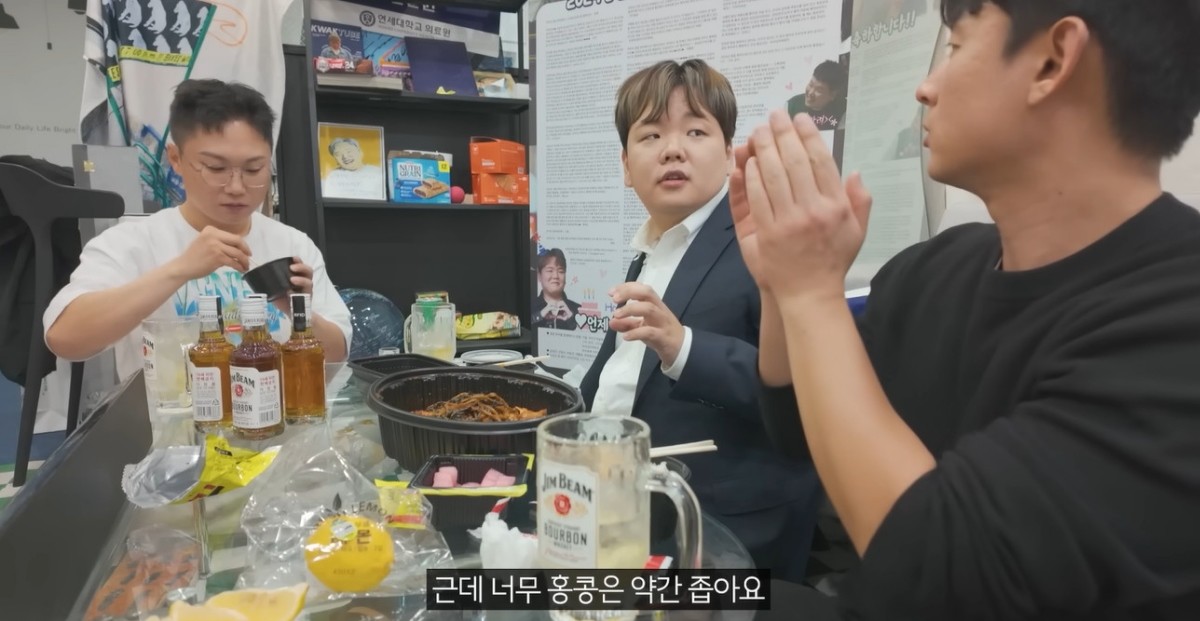 지난해 4월 13일 유튜브 채널 '아무거나보틀Anything Bottle'에 올라온 영상. / 유튜브 '아무거나보틀 Anything Bottle'