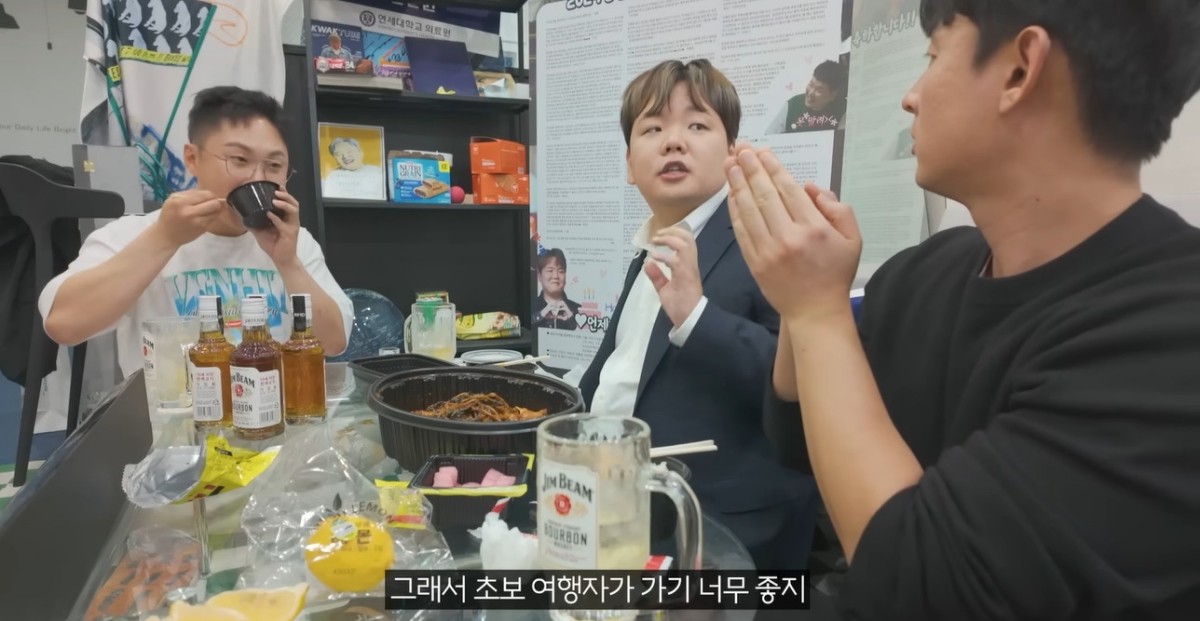 지난해 4월 13일 유튜브 채널 '아무거나보틀Anything Bottle'에 올라온 영상.  / 유튜브 '아무거나보틀 Anything Bottle'