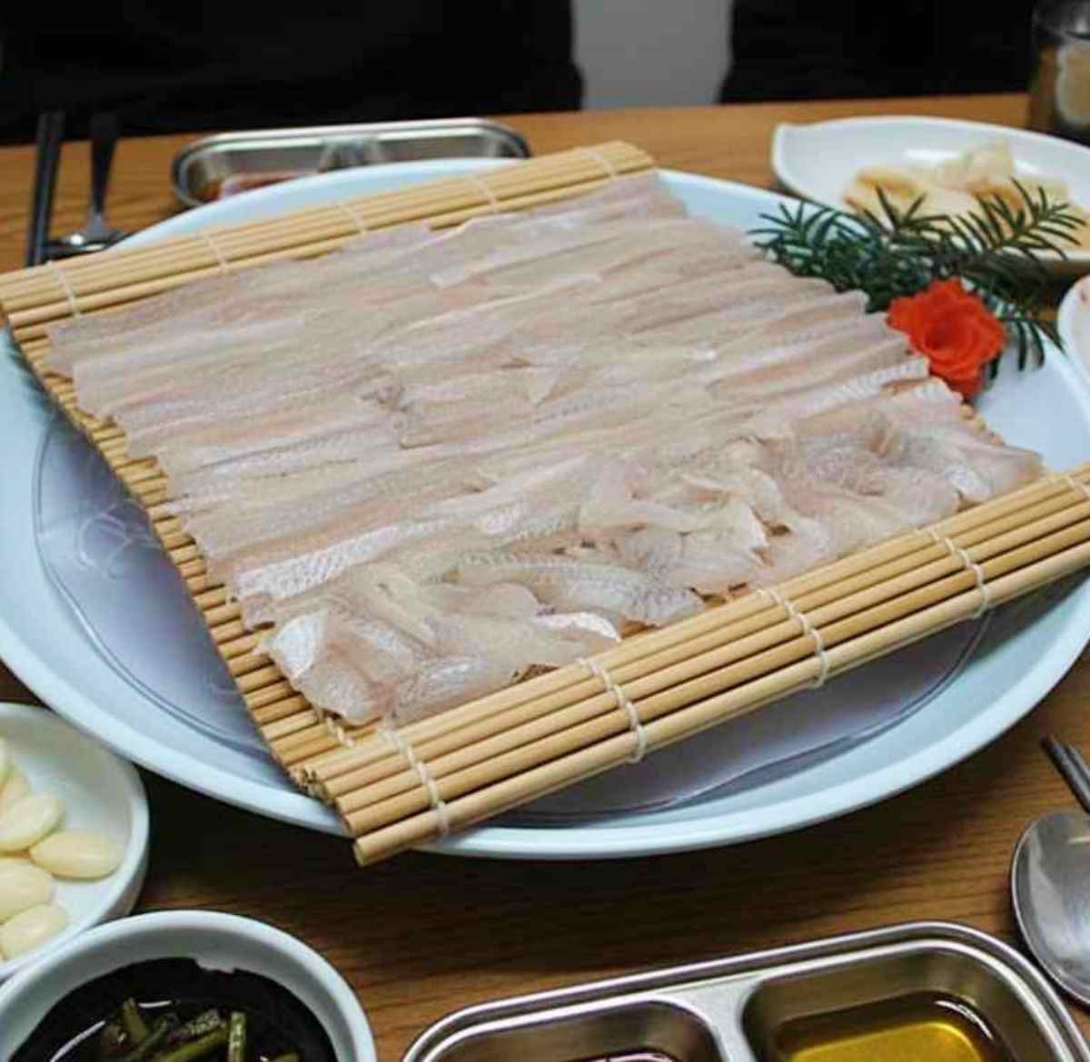 세꼬시 회. 기사 내용을 바탕으로 AI가 생성한 자료사진.