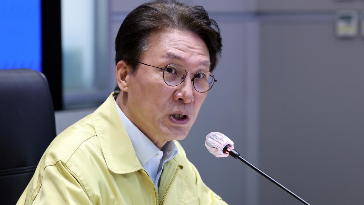 김민석 국무총리가 27일 오전 서울 종로구 정부서울청사에서 열린 '국가자원관리원 화재 관련 대책 회의'에서 모두발언을 하고 있다.  / 뉴스1