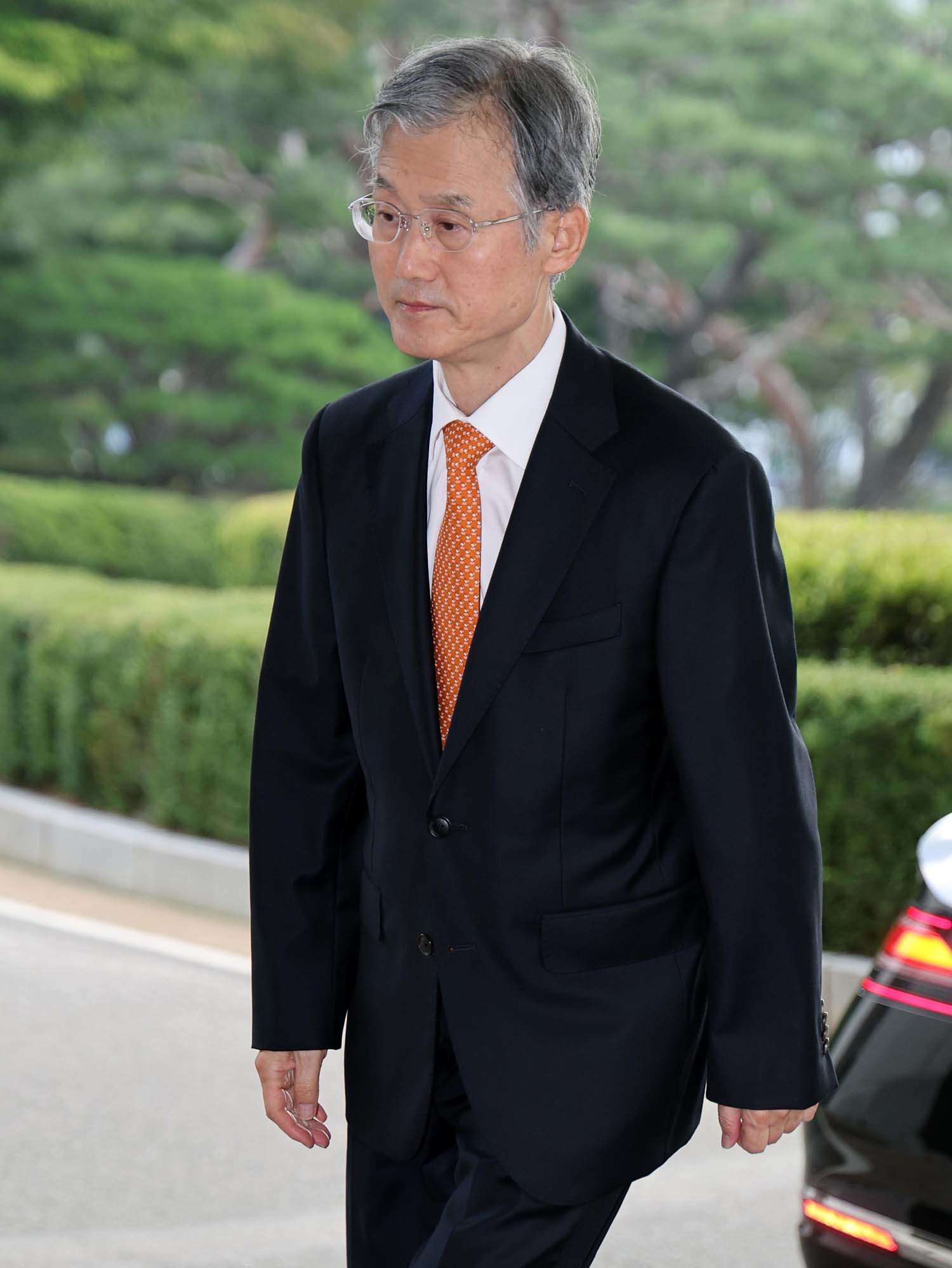 조희대 대법원장이 26일 오전 서울 서초구 대법원으로 출근하고 있다.  / 뉴스1