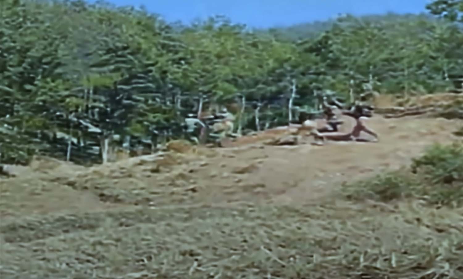 '조국을 위해 중공군에 맞서 싸우는 국군의 비범한 영상(4K)'의 일부. / '백년전TV' 유튜브 영상 캡처