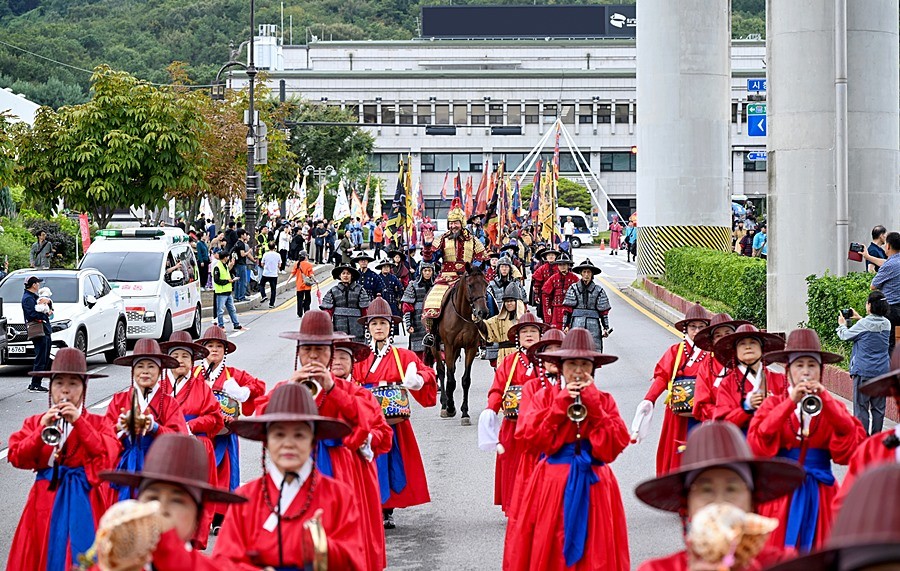 9월 28일 ‘제40회 회룡문화제’의 대표 프로그램인 ‘태조‧태종 의정부행차’ 모습
