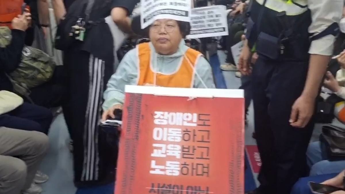 전장연 지하철 탑승 시위 / 전장연 페이스북 캡처