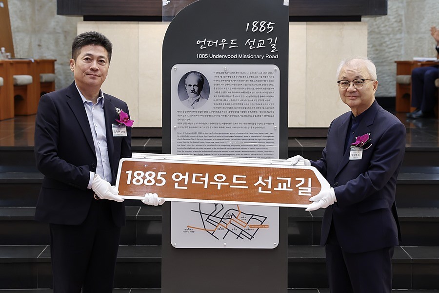 김정헌 중구청장(왼쪽)