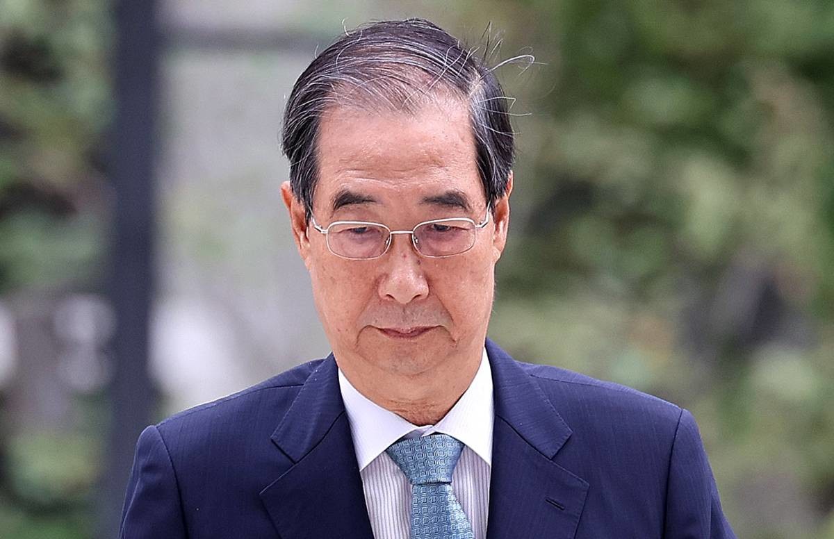 한덕수 전 총리가 지난 9일 서울 종로구 광화문에 마련된 김건희 특검팀 사무실에 조사를 받기 위해 출석하고 있다 / 뉴스1