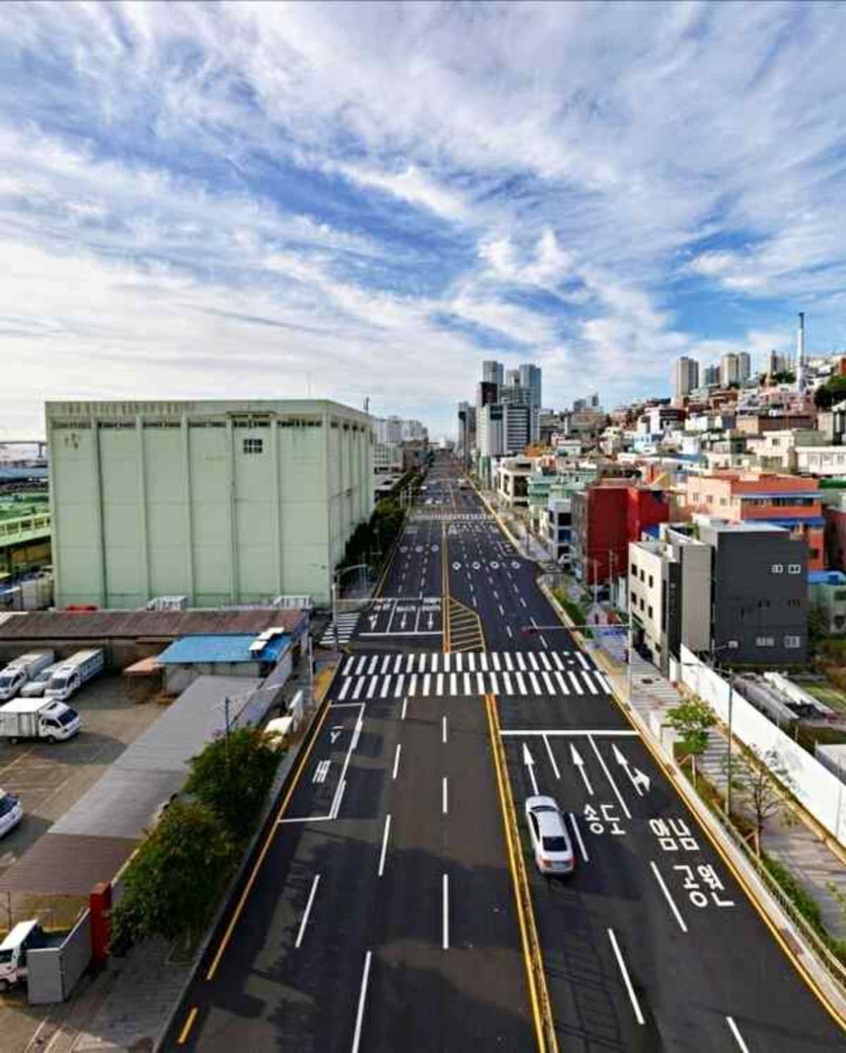 공동어시장 진입도로(충무대로) 확장 사업 완공. / 부산 서구 제공