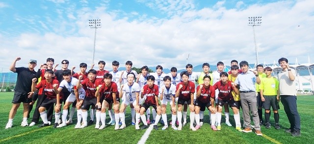 매성고등학교와 여천고등학교의 축구 결승 경기