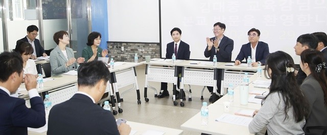 무안고등학교에서 대중교통 기관방문 차담회가 진행되고 있다.