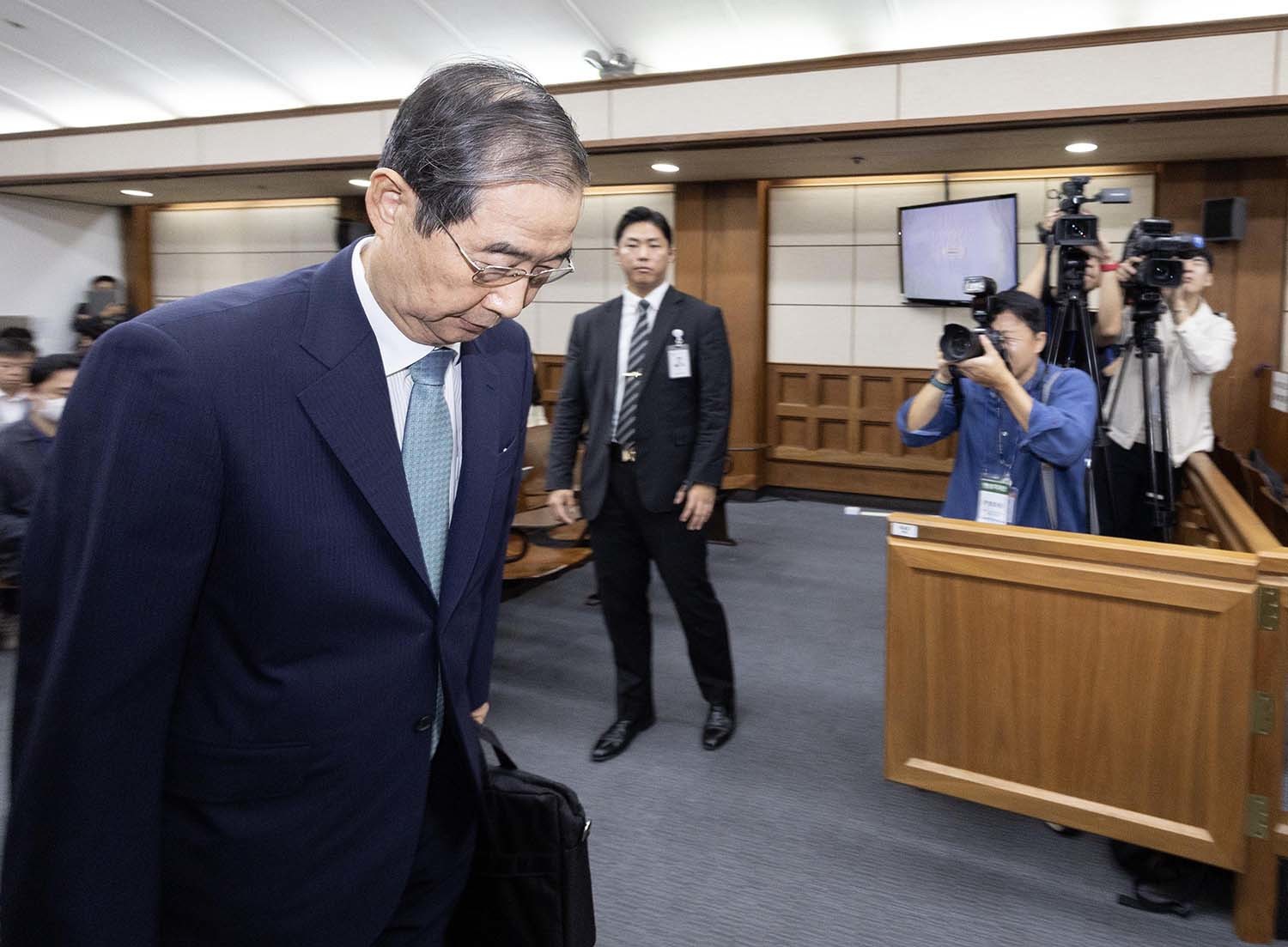 한덕수 전 국무총리가 30일 서울 서초구 서울중앙지법에서 열린 내란 우두머리 방조 및 위증 등 혐의 재판에 피고인으로 출석하고 있다. / 뉴스1