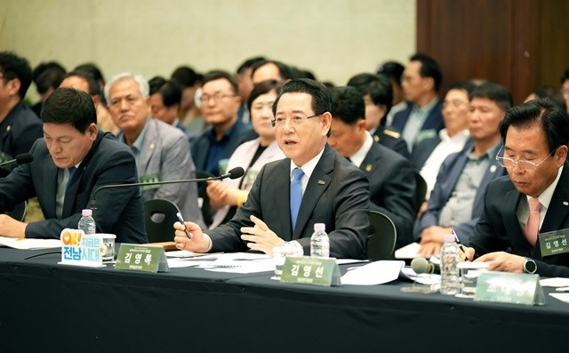 김영록 전라남도지사가 30일 담양군 담양리조트에서 열린 ‘담양군 정책비전 투어’행사에 참석해 인사말을 하고 있다.